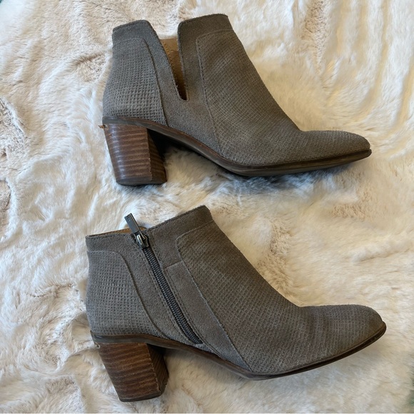 Lucky Brand Ponic Suede Block Heel Ankle Bootie | Grey Size 9.5 - Picture 3 of 12